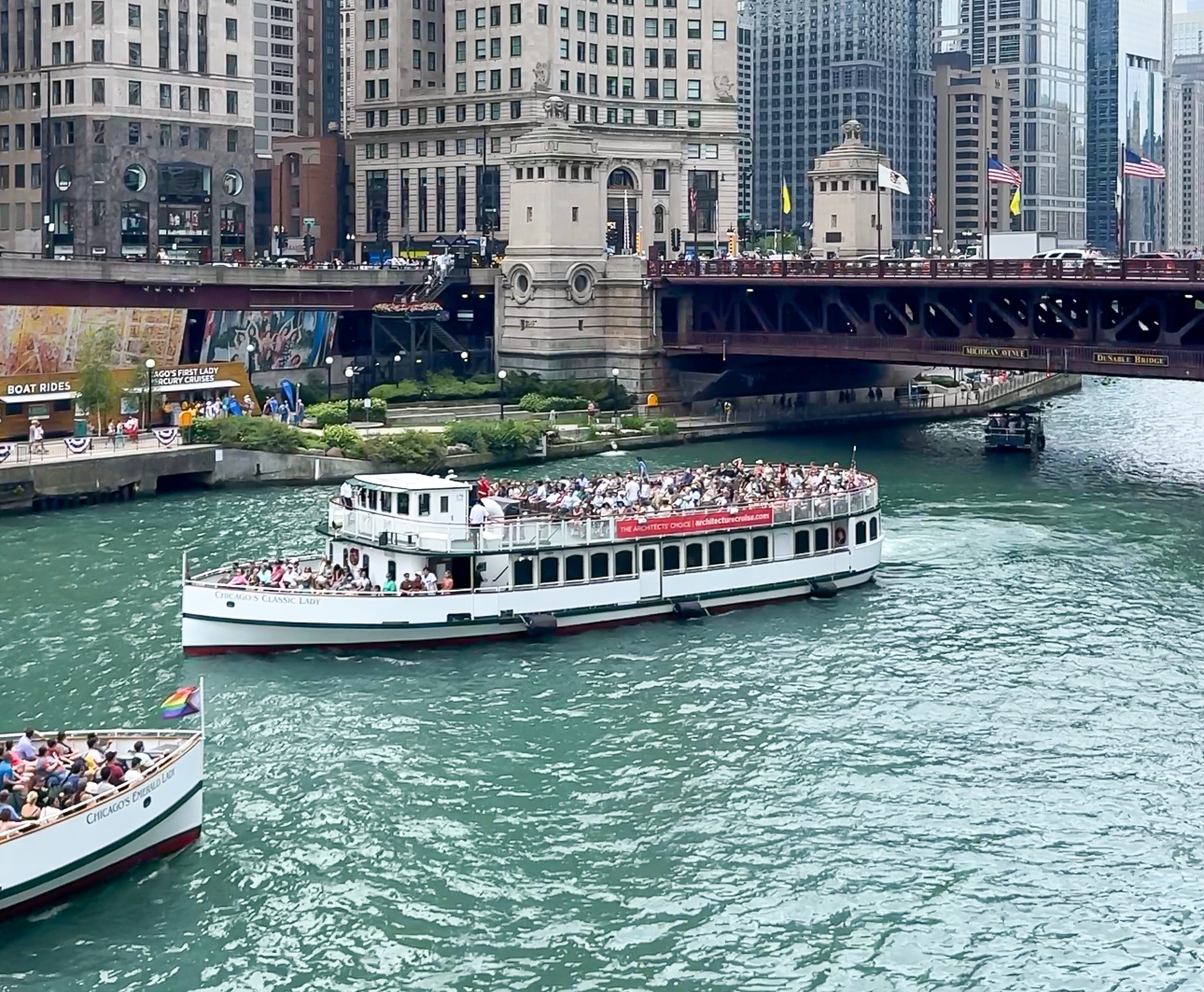A Front-Row Seat to Chicago’s Architectural Marvels: Experience the CAC River Cruise